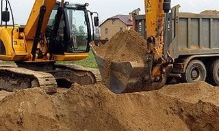 Выкопать яму экскаватором в Кондопоге от 940 руб. - 2Землекопа-Кнп