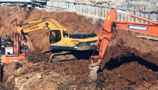 Разработка котлована экскаватором под фундамент в Кондопоге — цена от 2609 руб. | 2Землекопа-Кнп